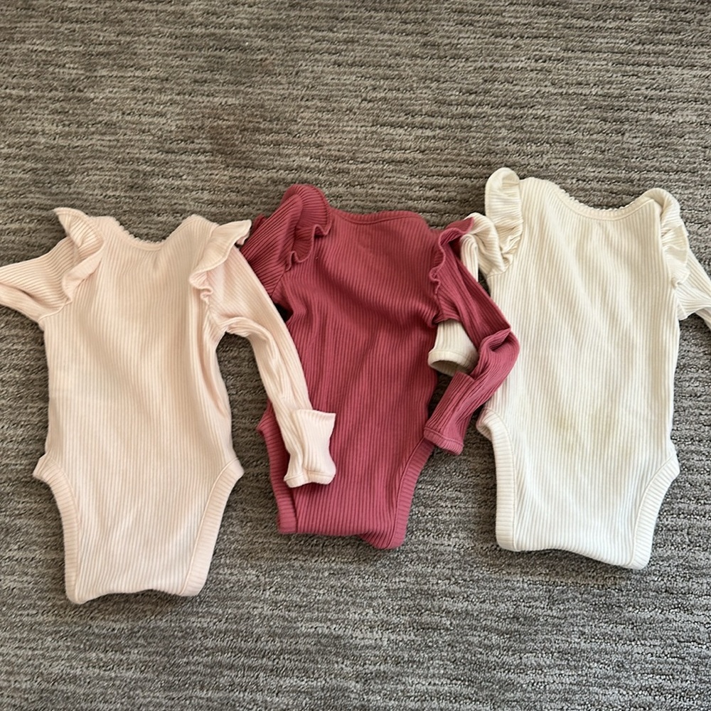 Baby Gap Ruffle Onesies - Picture 2 of 4
